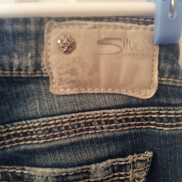 SILVER jean capris LIKE NEW - Picture 3 of 4